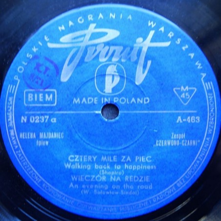 Czerwono czarni / Majdaniec Helena - Cztery mile za piec